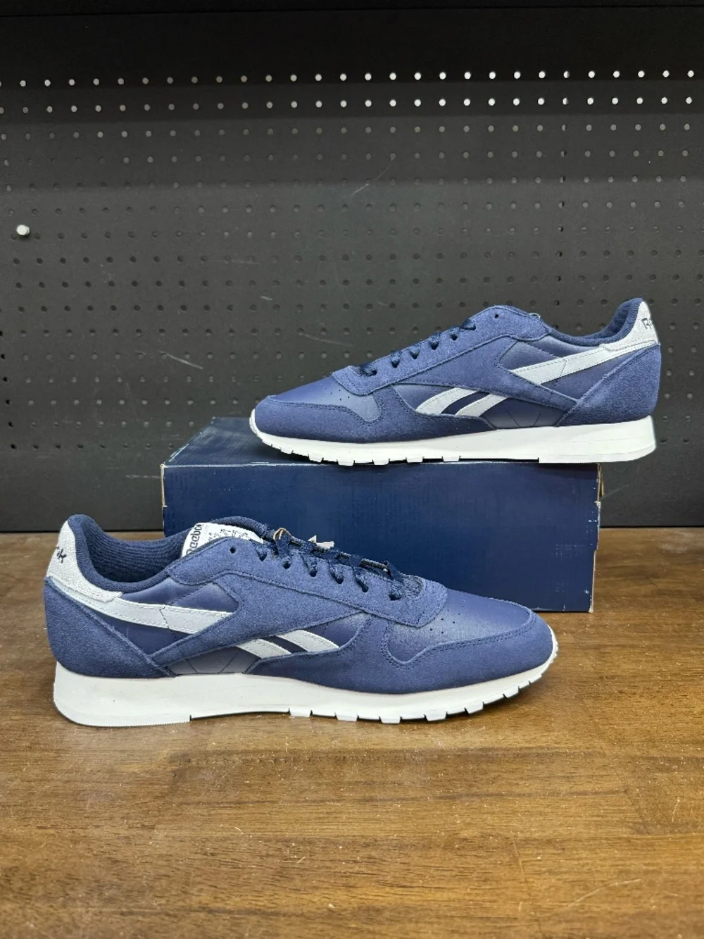 New W/ Box! Men's Reebok Classic Leather 'Vector Navy Cold Grey' Blue Sneakers